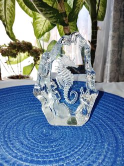 Mats Jonasson Sweden CRYSTAL Paper Weight Seahorse signed and numbered