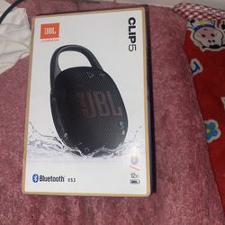 JBL Clip 5 Portable Bluetooth Waterproof Speaker - Black: USB-C Connection