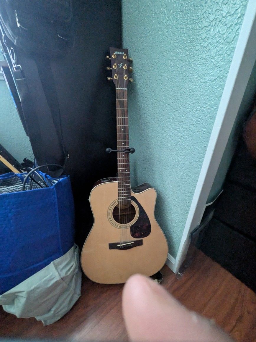 Yamaha Acoustic Guitar