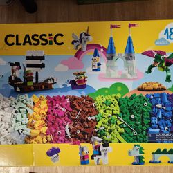 LEGO CLASSIC CREATIVE FANTASY UNIVERSE 11033 NEW