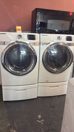 Nice like new Samsung washer and gas dryer set