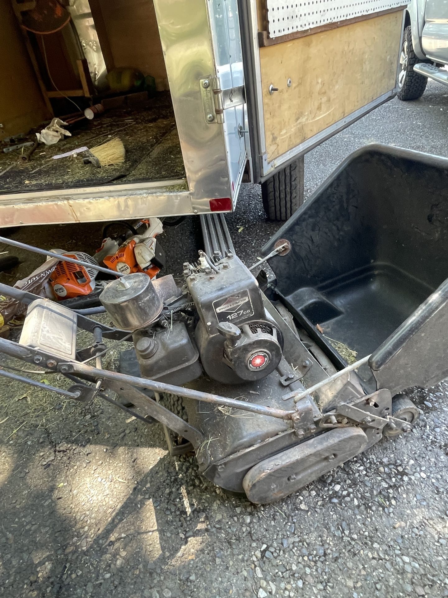 Brinks And Stratton 127 Cc Rotary Mower