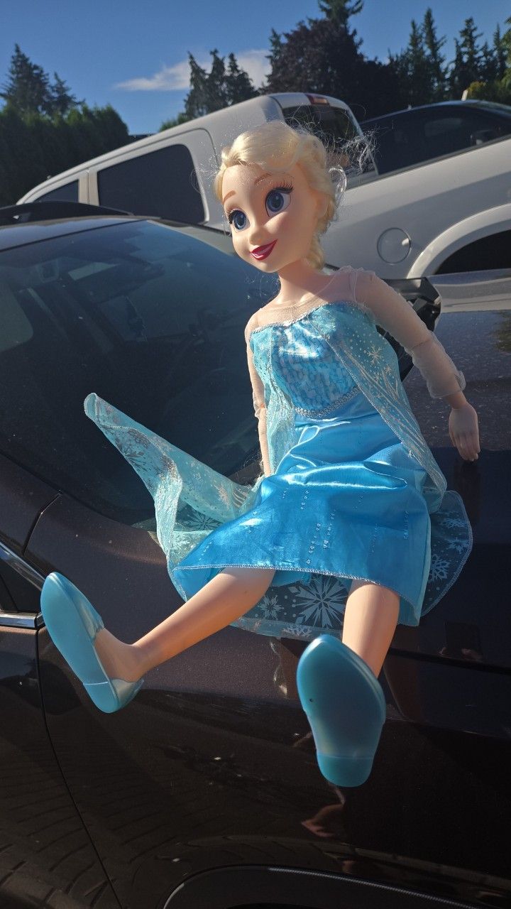 32” Tall Poseable Disney Elsa Doll