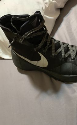 Size 8.5 basketball shoes