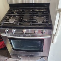 Sansung Stove In Good Condition Everything Works 