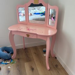 Toddler Princess Desk/mirror 