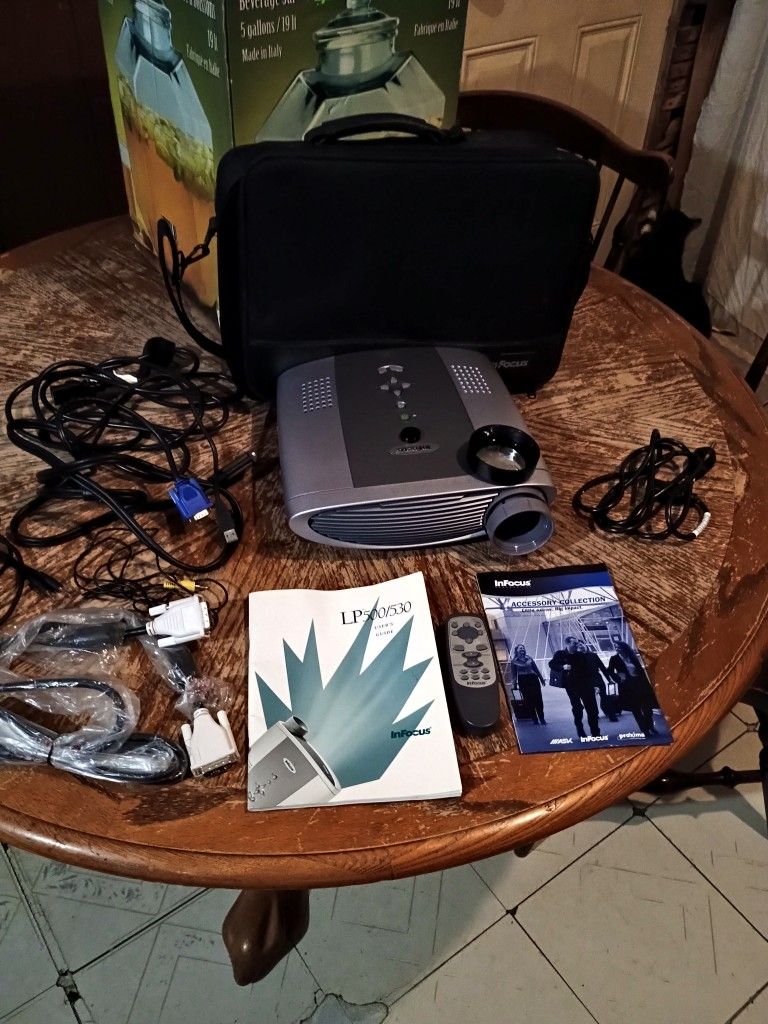 InFocus LP500/530 Projector - Remote, Manuals, Cables, Wires, Power Cords, Case Included.