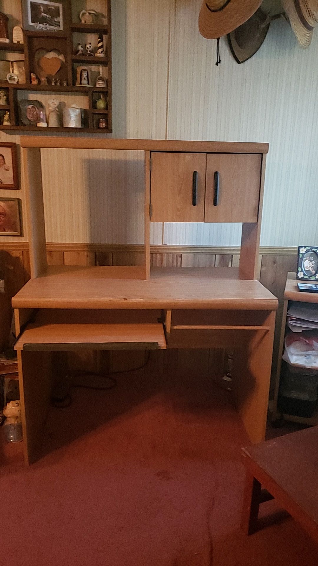 Computer desk