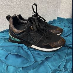 Authentic Louis Vuitton Suede Monogram Runaway Sneaker 👟 