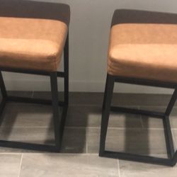 2 Bar Stools 