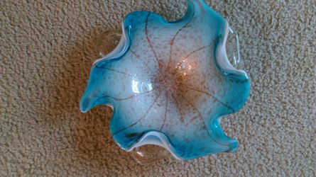 Gorgeous vintage art glass bowl