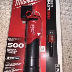 Milwaukee USB Rechargeable Pivoting Flashlight 