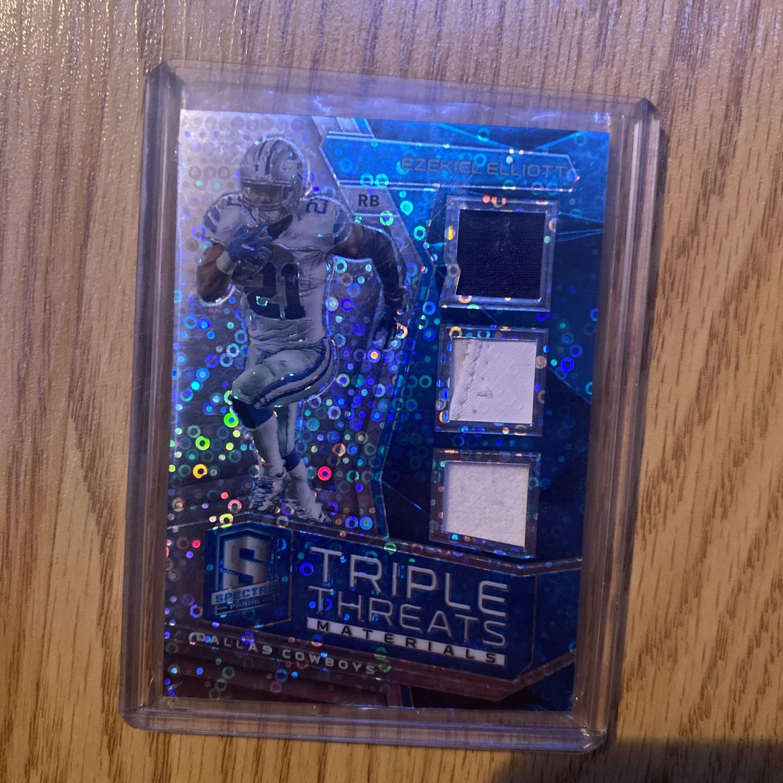 Ezekiel Elliott 2017 Spectra Triple Threat Jersey 04/50 Dallas Cowboys  No.18