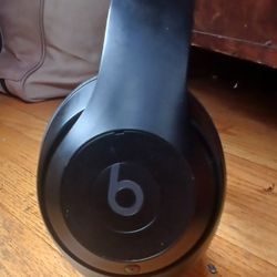 Beats - Studio Pro - Wireless Noise Cancelling Over-the-Ear Headphones