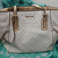 Micheal Kors Purse
