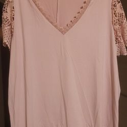 Woman's Shirt Size 2X (18-20)