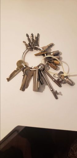 Large Bundle of Assorted Keys on Ring
