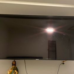 65’ Tv Smart Samsung Base With Extra Mobility 