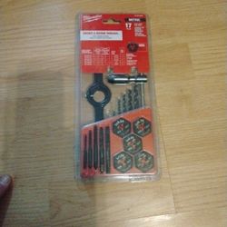 Milwaukee 17 PC Tap And Die Set 