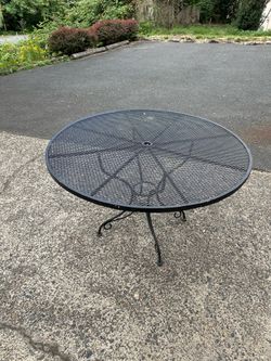 Outdoor iron table for patio - black