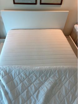 Full queen bed complete