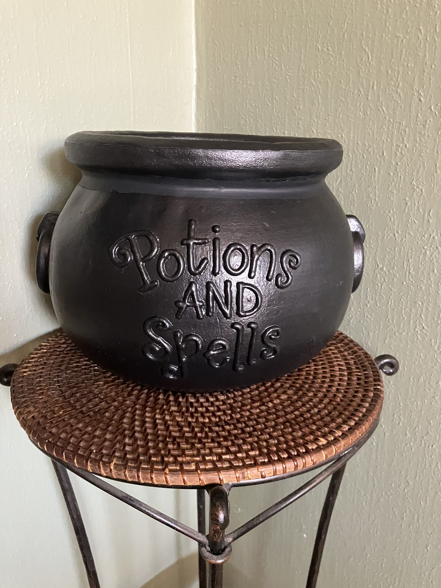 Hallmark Talking Witch Caldron Candy Bowl