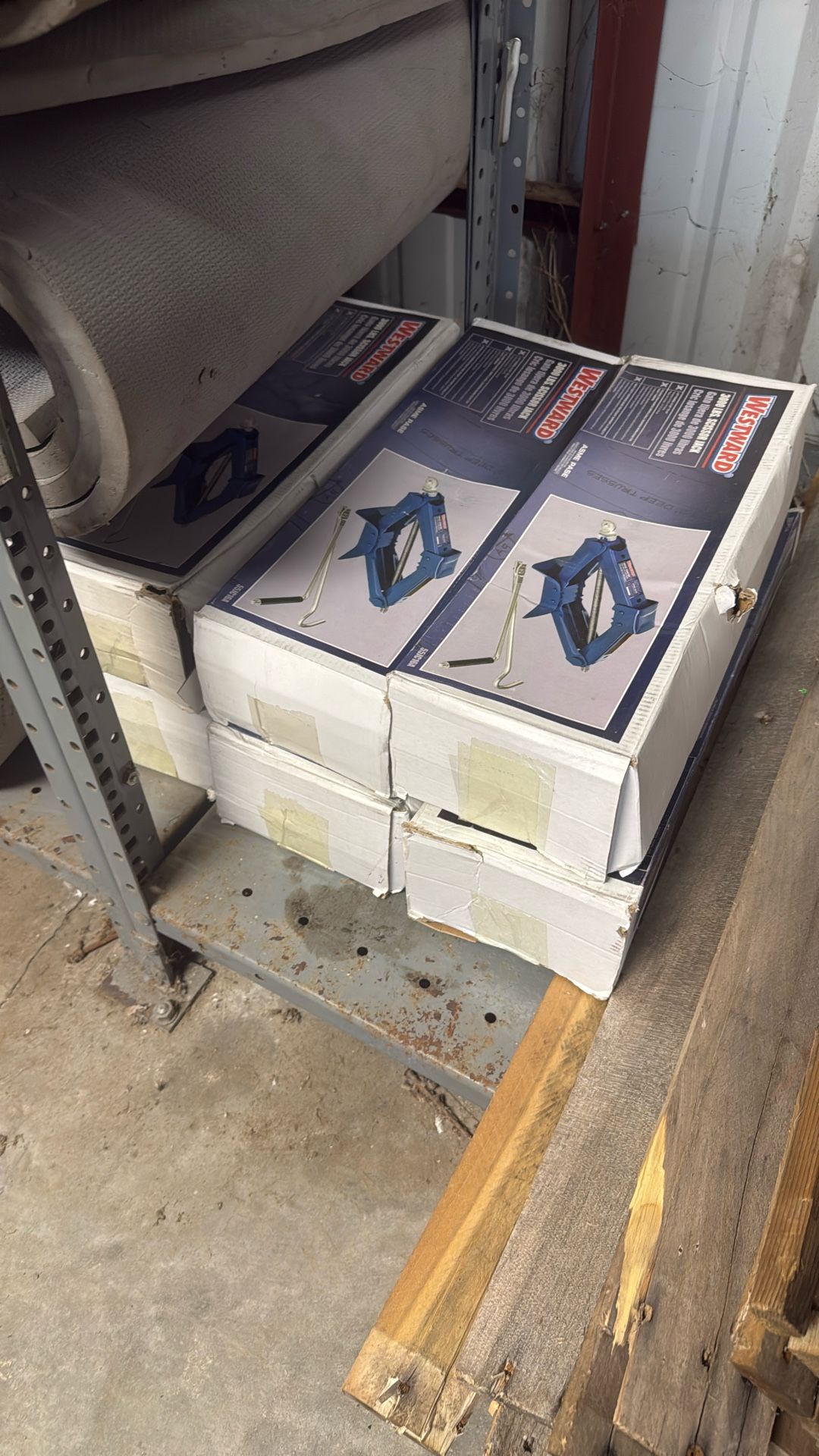 Westward 3k lbs Scissor Jack