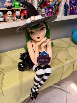Bella lux sitting witch with cat
