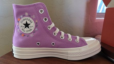 Converse Women's Size 6. 