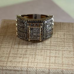 10K YELLOW GOLD AND DIAMONDS RING , SIZE 8
