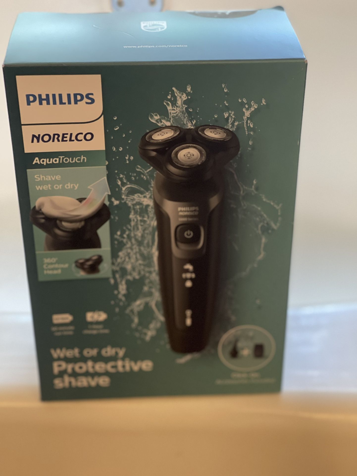 PHILIPS Norelco Electric Shaver S5966/96 - AquaTouch Wet/Dry