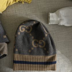 Gucci Beanie/ Scarf 