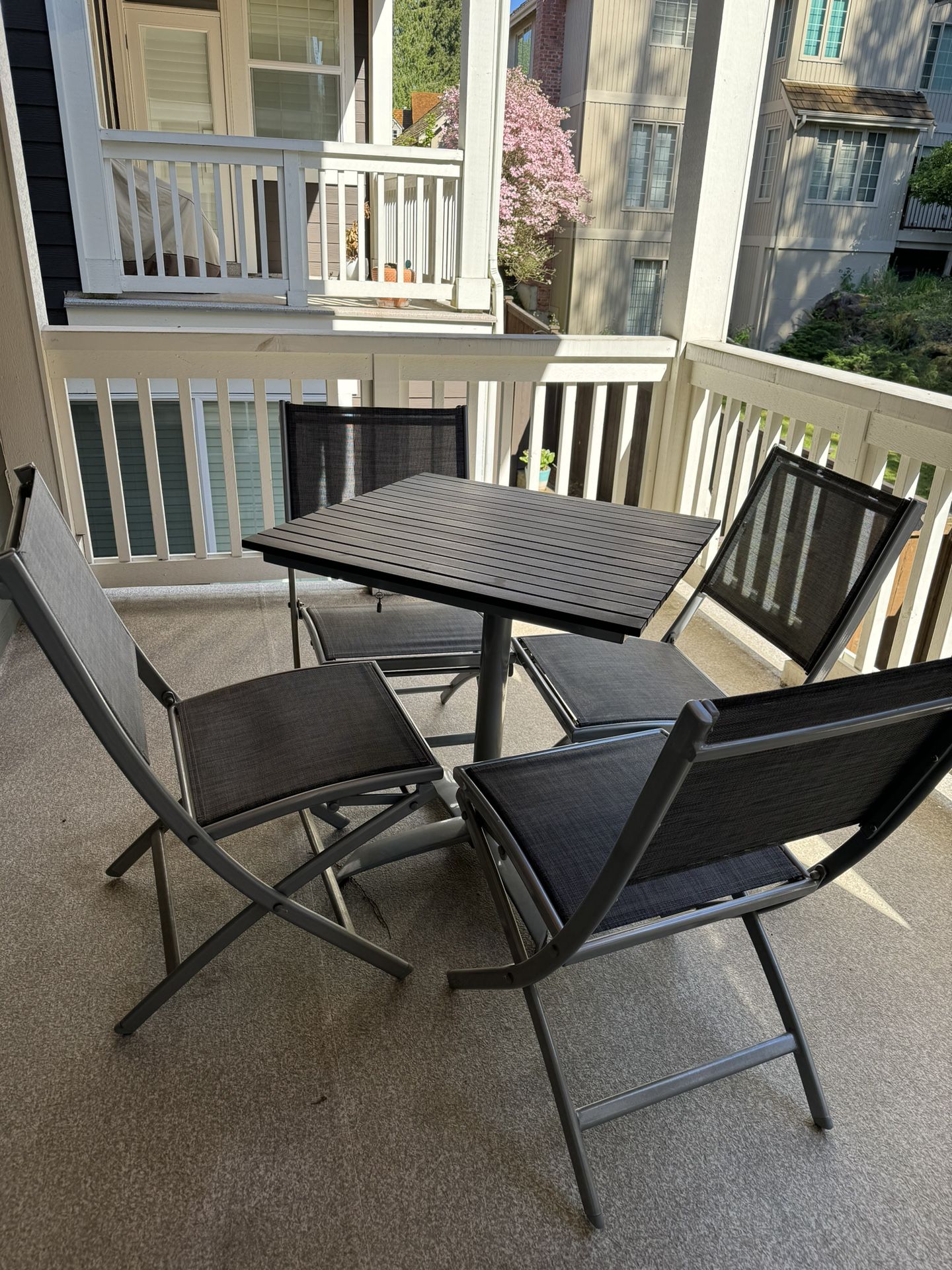 Patio set (4 Chairs + Table)