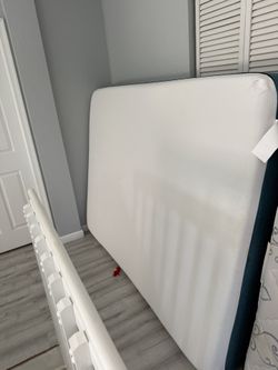 QUEEN MEMORY GEL MATTRESS