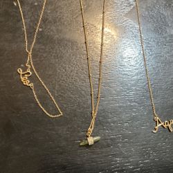 Short chain Necklace.