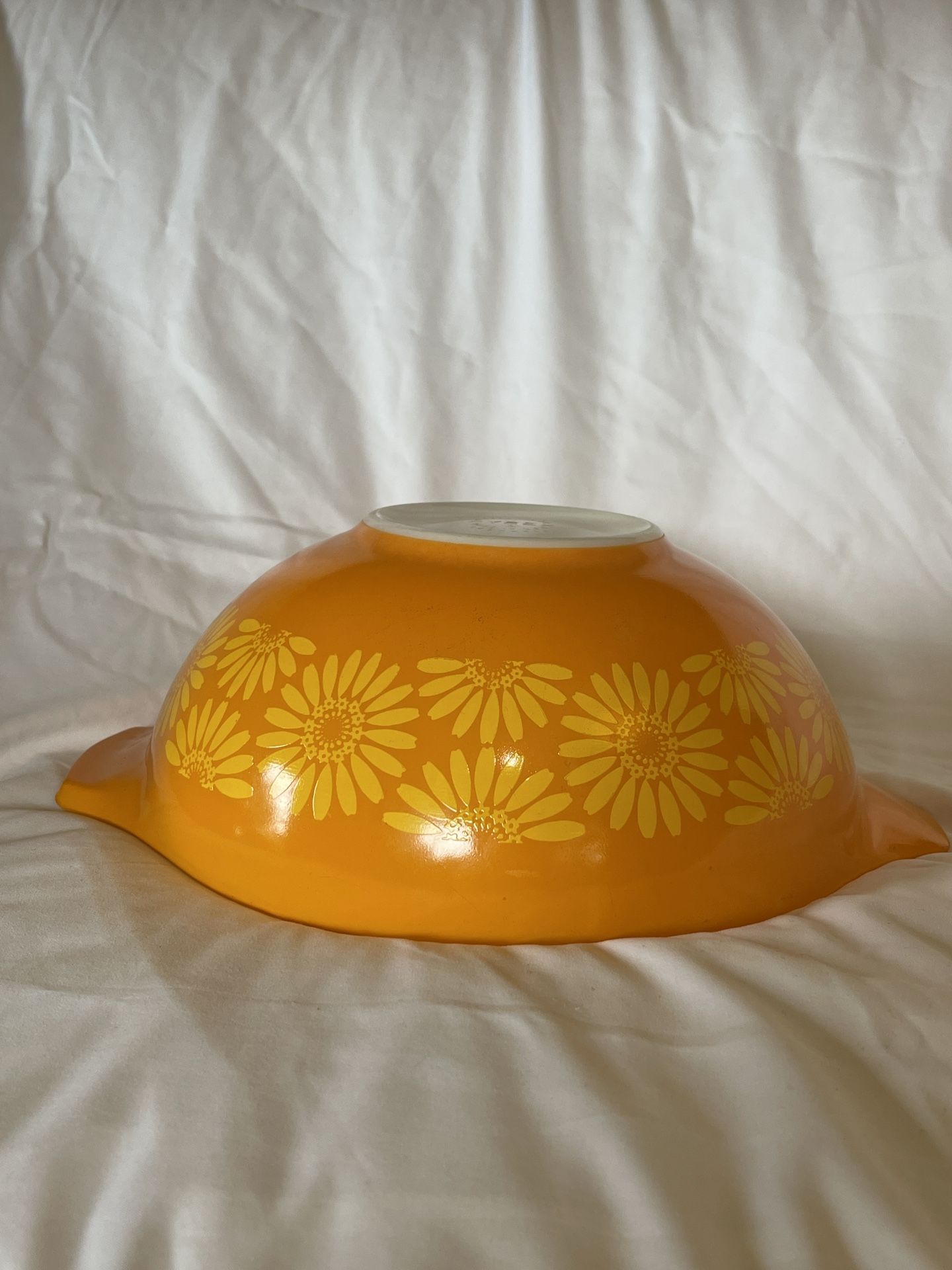 Sunflower Pyrex Cinderella Nesting Bowl Set Sunny Yellow and
