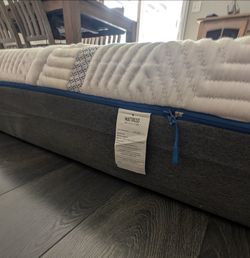 Queen mattress 10 inch