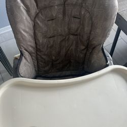 Graco High Chair (folds) 