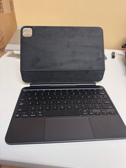 iPad M4/M5 Pro 11 Inch Magic Keyboard