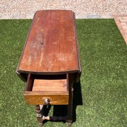 Versatile End/ Serving Table