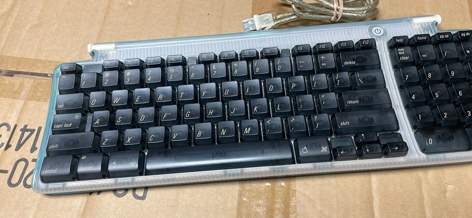 Apple USB Keyboard M2452 – Clear/Aquamarine – Vintage Mac Style