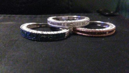 Set of 3 rings size7 there are red diamonds "White diamonds and there are blue diamonds.