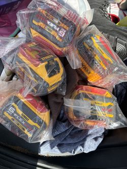 5 Dewalt Batteries 
