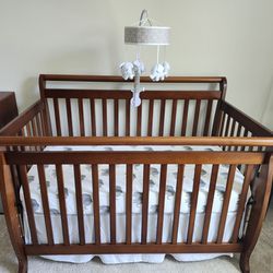 Crib With Mattress And Mobile
