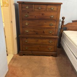 Classic Beautiful Bedroom Queen Size 