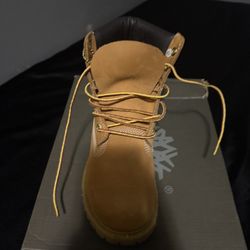 Woman’s Timberland Boots, Wheat, 6 1/2