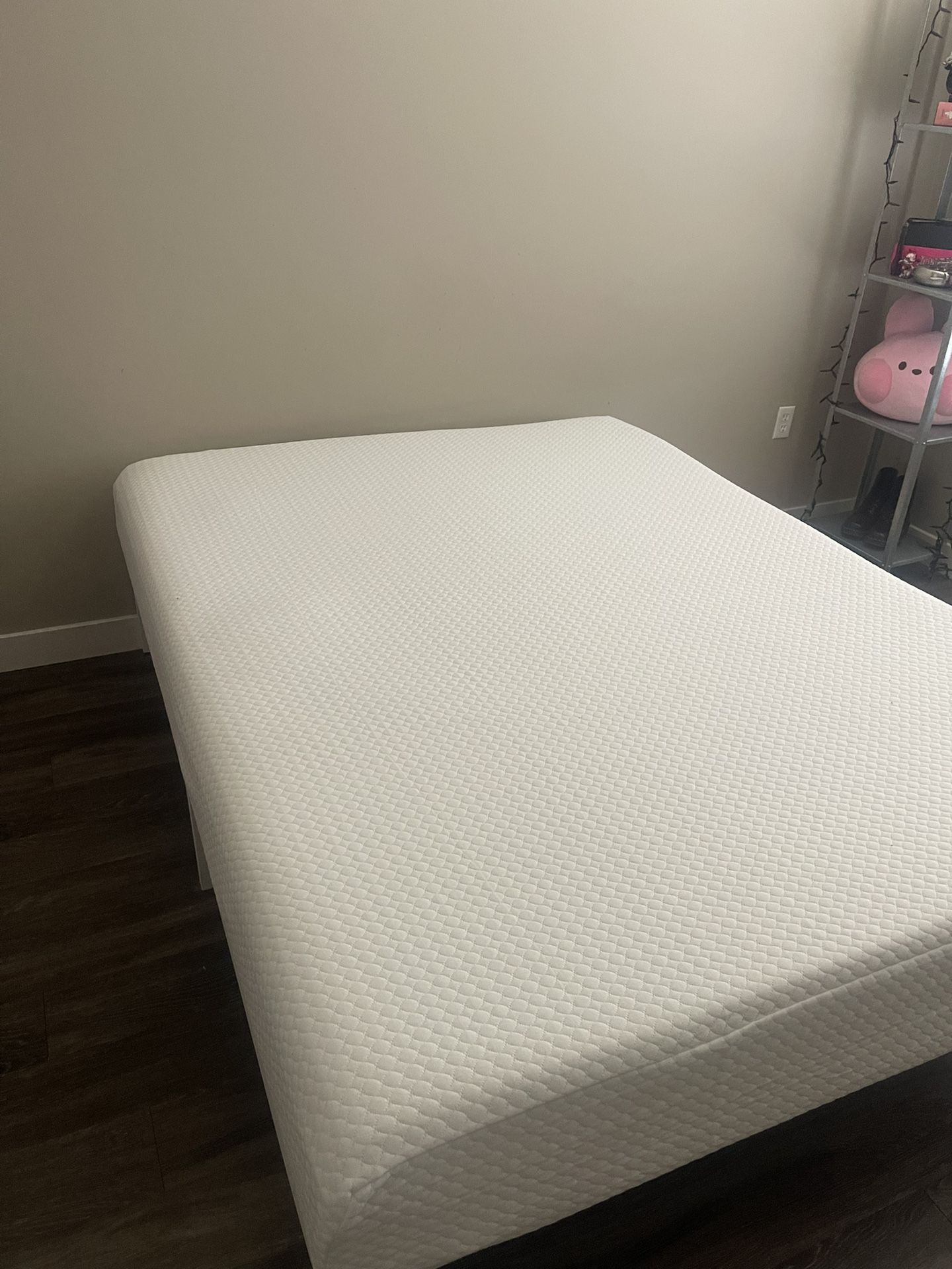 Brand New Queen Mattress - Medium Firm
