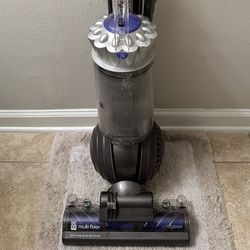 Dyson DC65 Animal Ball Bagless Vacuum Cleaner W/Attachment