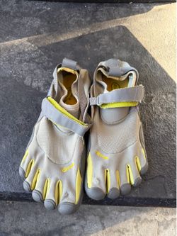Vibram FiveFingers Barefoot Shoes – Women’s 7–8 (EU 39)