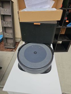 iRobot Roomba Robot Vacuum with Base